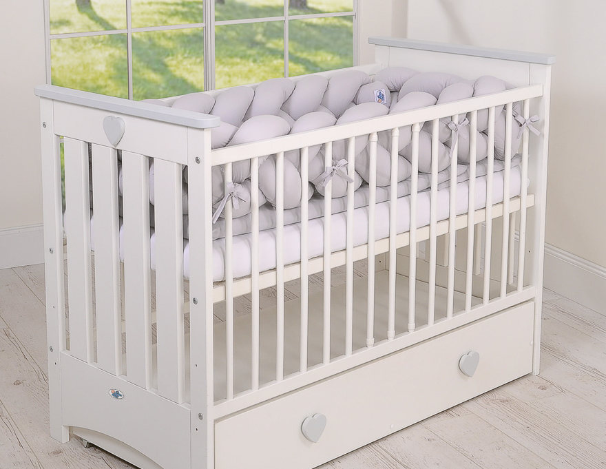 Lesena posteljica Lorenzo III 120 × 60 cm – belo-siva