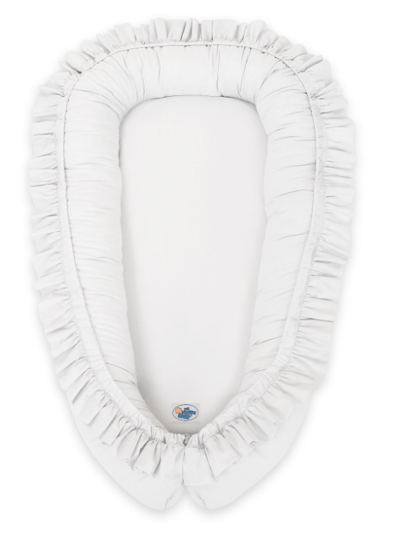 Cocoon baby nest with a ruffle – white