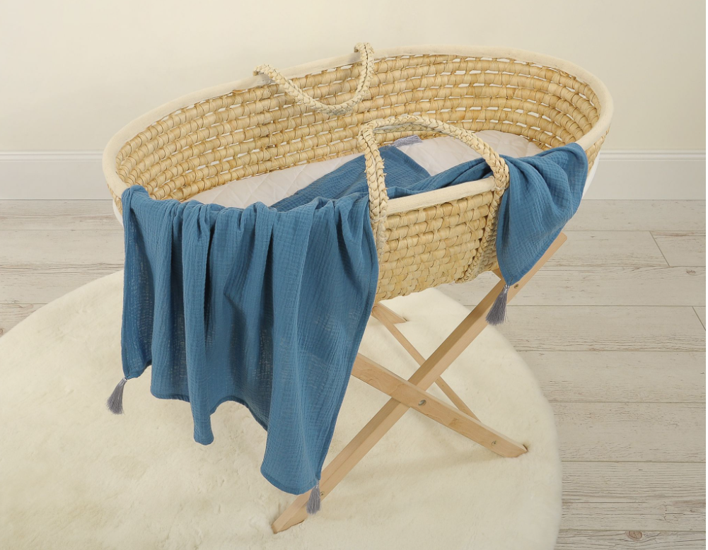 Muslin blanket with tassels – pastel blue