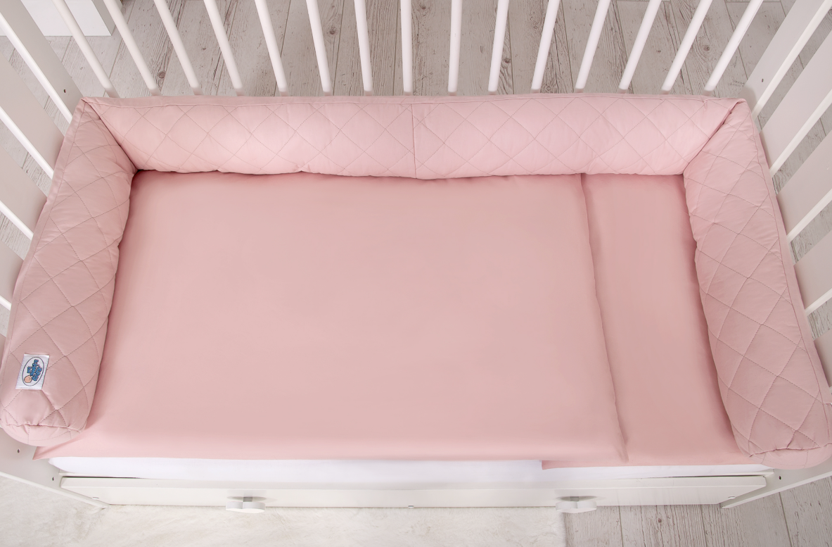 Prešito gnezdece 2 v 1 s kačo – pastelno rožnata