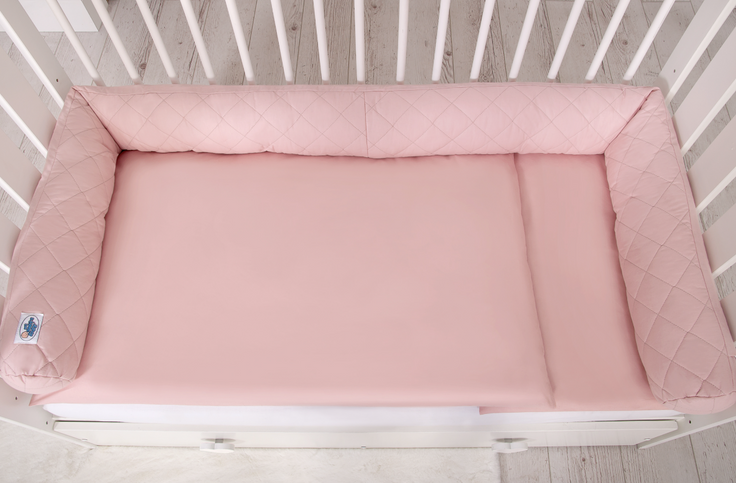 Prešito gnezdece 2 v 1 s kačo – pastelno rožnata